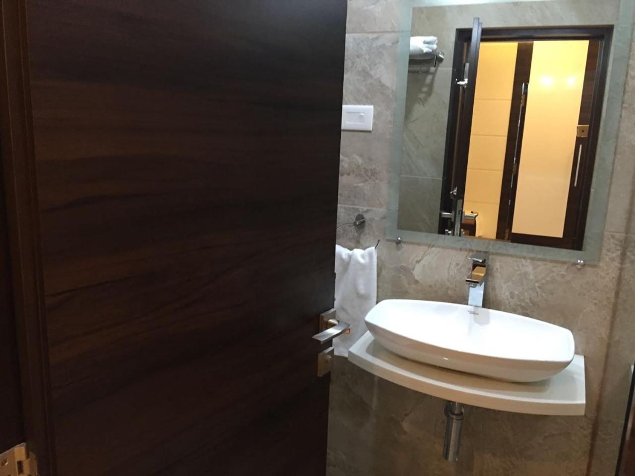 Hotel Rezo'S Бага Екстер'єр фото